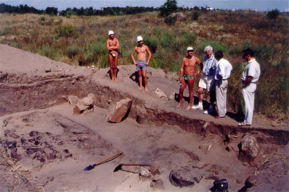 Image - The Khortytsia Island: archeological excavations of Cossack graves.